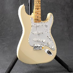 Fender Standard Stratocaster®, Maple Fingerboard, White Pickguard, Olympic White
