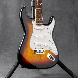 Fender Standard Stratocaster - Sunburst